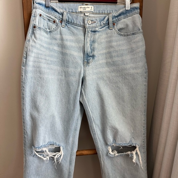 Abercrombie Curve Love Low Rise Baggy Jean - Picture 8 of 11